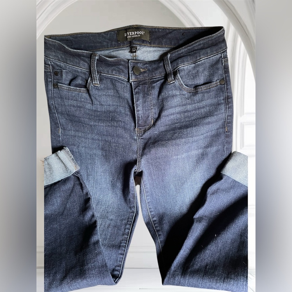 Liverpool Capri cuffed 
EcoLogical Wear the World Better  
6/28 W15 L24 Rise 20”
